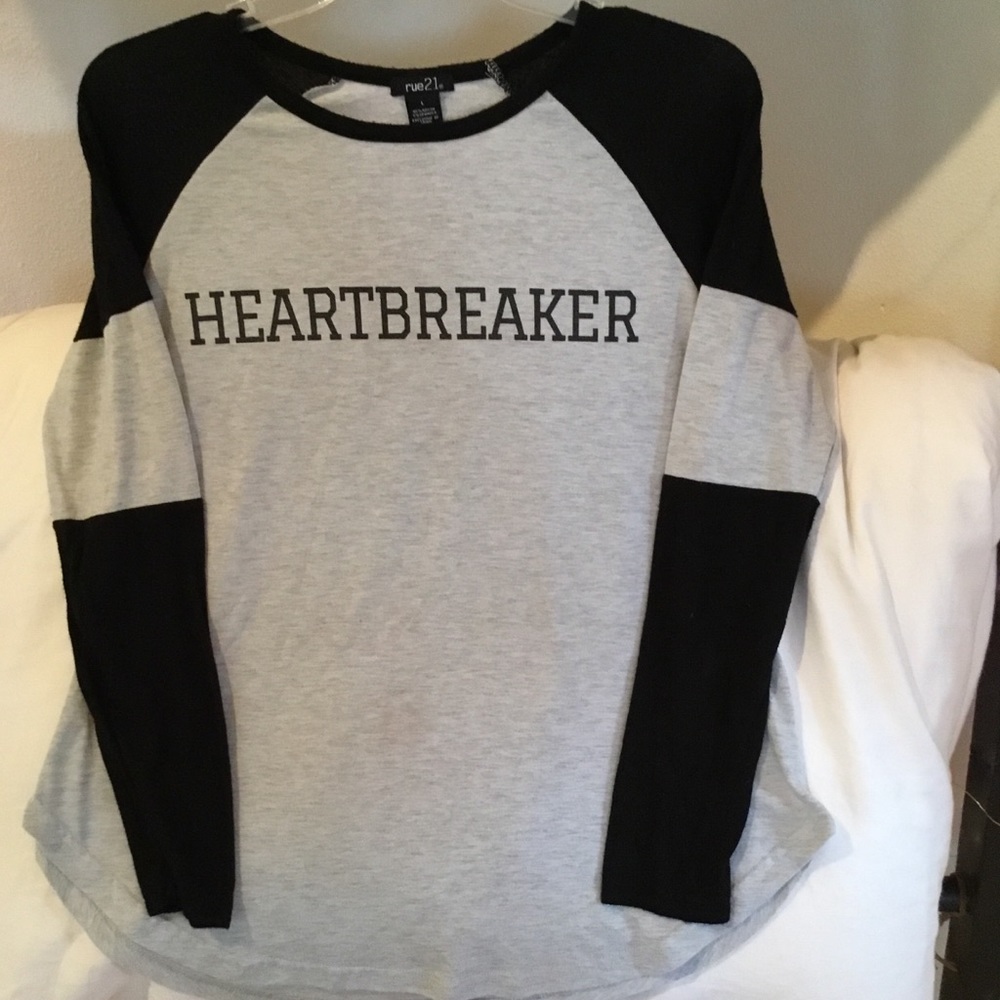 RUE 21 T-Shirt " Heartbreaker" size Large